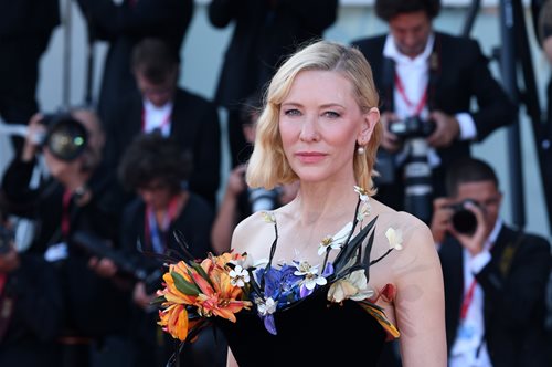 Κέιτ Μπλάνσετ: Υιοθέτησε το απόλυτο hairstyle που κάθε γυναίκα 50something οφείλει να δοκιμάσει