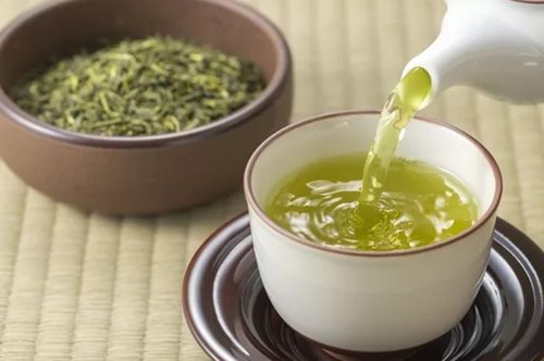 Πράσινο τσάι για αδυνάτισμα: Πώς θα σε βοηθήσει στη διαχείριση του βάρους;