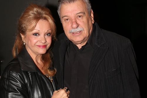 43 χρόνια πριν: O Τάσος Χαλκιάς με την επί 50 χρόνια σύντροφό του Πένυ Παπουτσή στο γάμο τους