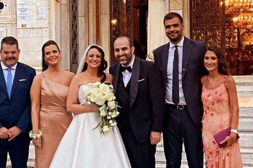 Κουμπάρος ο Παύλος Μαρινάκης μαζί με τη σύζυγό του