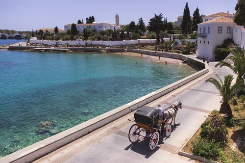 Οι Σπέτσες στην κορυφή της λίστας διακοπών για το 2023 του Guardian