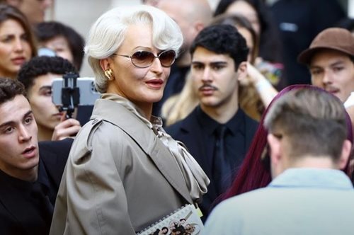 Αλέξις Στόουν: Μεταμορφώθηκε σε Μιράντα Πρίστλεϊ και έπεσαν όλα τα φώτα πάνω του