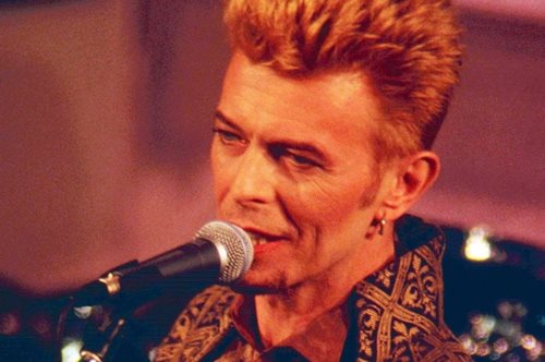 Ντέιβιντ Μπόουι: Όλοι οι τρόποι που ο ανυπέρβλητος pop star επηρέασε τη μόδα