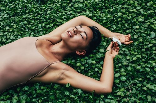 Αυτό είναι το καλύτερο φυσικό έλαιο περιοποίησης για όλους τους τύπους μαλλιών