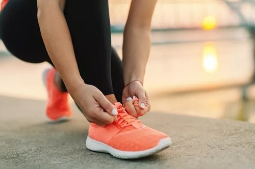 Αθλητικά παπούτσια: Ποια να διαλέξουμε για να αποφύγουμε τραυματισμούς και πόνους στα πόδια