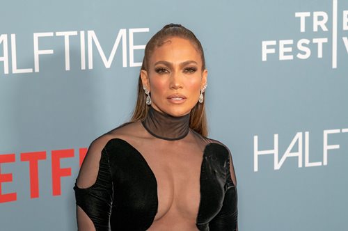 Η Τζένιφερ Λόπεζ έγινε 53 και το στυλ της ακόμα απασχολεί τον κόσμο της μόδας;