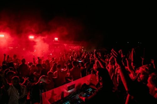 Sun:Set® Beach Party 2025 με τον Αλέξανδρο Χριστόπουλο στο DOT Beach Vibes