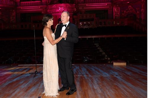 Πρίγκιπας Αλβέρτος: Ο χορός με την αδερφή του, Στεφανί του Μονακό