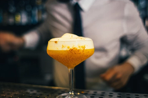 Aπό το tequila sunrise στην εποχή του mixology - Η νέα ελληνική μπαρ σκηνή