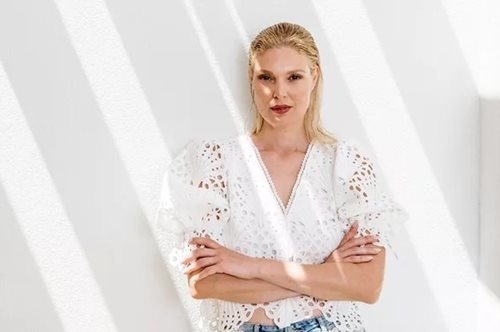 Ο κομψός τρόπος για να υιοθετήσεις τα summer trends σύμφωνα με την Αναστασία Περράκη