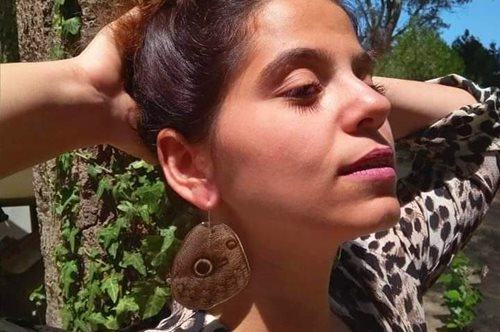 Made in Greece: Η Ευαγγελία Γεωργακοπούλου φτιάχνει κοσμήματα από αληθινά φτερά πεταλούδων