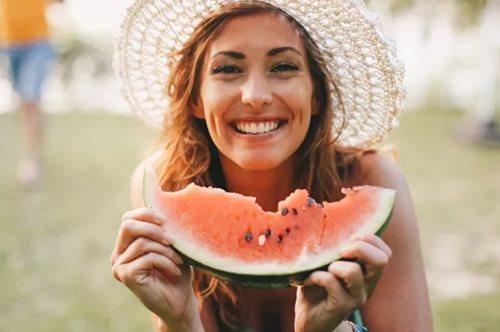 Επηρεάζει η διατροφή σου το πώς γερνάς;