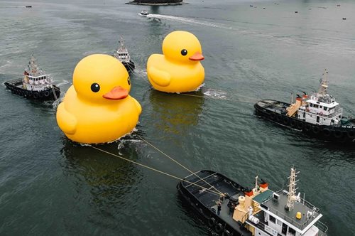 Rubber Duck: Η αγαπημένη λαστιχένια πάπια του Χονγκ Κονγκ 