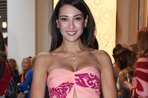 Φωτιά στα κόκκινα η Ευγενία Σαμαρά στην παράσταση που παίζει ο Οδυσσέας Παπασπηλιόπουλος