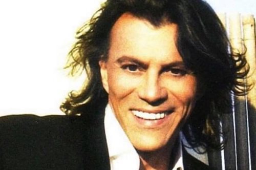 Ρετρό κλικ: Όταν ο Ηλίας Ψινάκης διαφήμιζε τσίχλες 40 χρόνια πριν