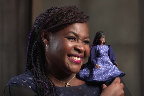 Η αστρονόμος Μάγκι Άντεριν-Πόκοκ τιμήθηκε με την δική της κούκλα Barbie με αφορμή την Ημέρα της Γυναίκας