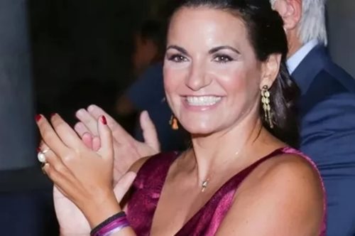 Όλγα Κεφαλογιάννη: Φόρεσε το classy κοστούμι στην πιο κομψή απόχρωσή του