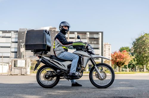 Ντελιβεράς χάρισε 100.000 λίρες από κληρονομιά σε 12 αγνώστους