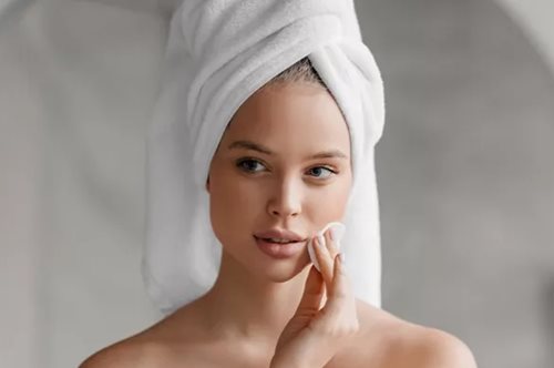 Νερό MicellAir: Το προϊόν που λατρεύουν οι skinfluencers θα γίνει η νέα beauty εμμονή σου