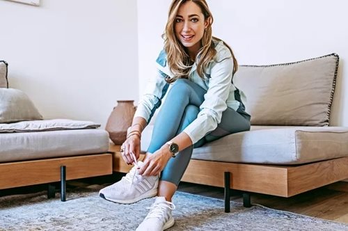 Το 24ωρο μίας fashionista: Η Δώρα Κατσικογιάννη αποκαλύπτει το έξυπνο styling tip που θα βελτιώσει την καθημερινότητά σου