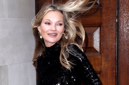 Η Κέιτ Μος στη νέα καμπάνια της Ελληνίδας σχεδιάστριας Σίλιας Κριθαριώτη