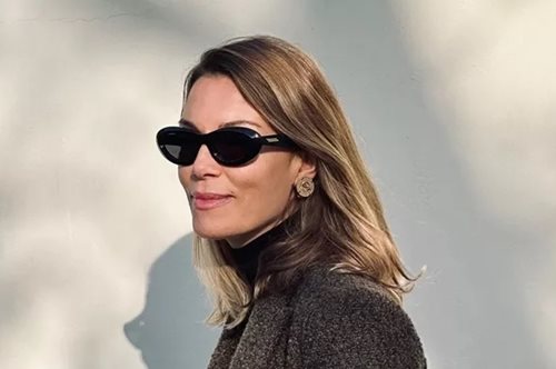 Honey brunette: To νέο, ιδιαίτερο χρώμα μαλλιών της Βίκυς Καγιά είναι το πιο κολακευτικό για καστανές και μελαχρινές