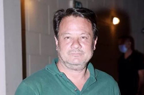 Απόστολος Λύτρας: Ποζάρει χαμογελαστός με τη νύφη Ελεωνόρα Ζουγανέλη στις Σπέτσες