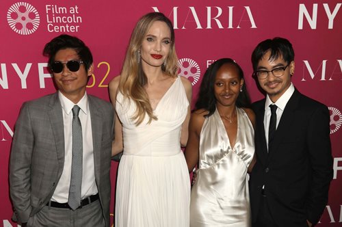 Η Αντζελίνα Τζολί στο κόκκινο χαλί με τα τρία μεγαλύτερα παιδιά της