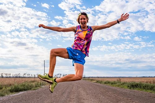 Η μαραθωνοδρόμος που διέσχισε όλη την Αυστραλία τρέχοντας κάθε μέρα έναν μαραθώνιο