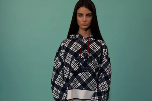 To casual preppy look που είναι ιδανικό για μια απόδραση σε νησί με φίλες