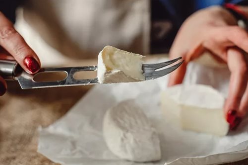 Τι συμβαίνει όταν τρως πολύ τυρί σύμφωνα με τους ειδικούς;