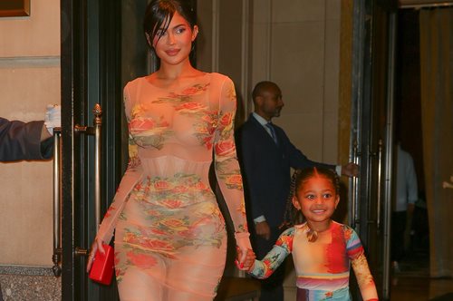 Κάιλι Τζένερ και Στόρμι: Μαμά και κόρη σαν δίδυμες με Jean Paul Gaultier