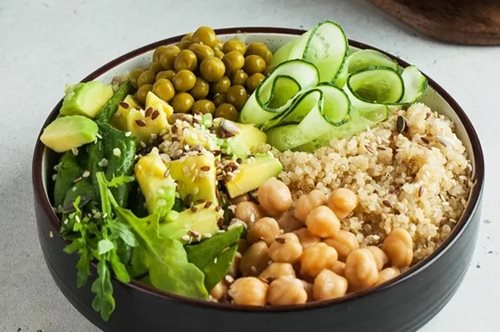 Καλοκαιρινή διατροφή με όσπρια: Γιατί δεν πρέπει να λείπουν από το καθημερινό μενού σου αυτή την εποχή;