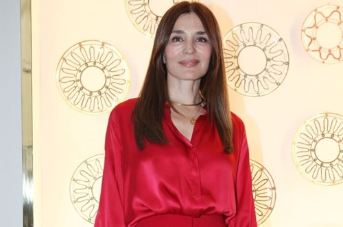 Μαρία Ναυπλιώτου: Η καλοκαιρινή εμφάνιση με maxi αέρινο φόρεμα και χρυσά αξεσουάρ