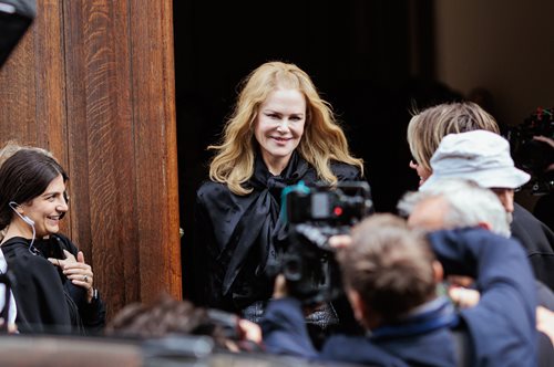 Ο ενθουσιασμός της Νικόλ Κίντμαν στα social media για την συμμετοχή της στο fashion show του Balenciaga