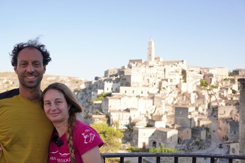 Από την Παταγονία ως την Αλάσκα με μια παλιά μοτοσυκλέτα και ένα βανάκι