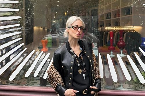 Η Σοφία Καρβέλα αγκαλιά με τον μικρό Νικήτα και το πιο cool combo στυλ