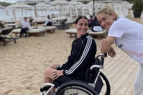 Γιούλικα Σκαφιδά: Έτρεξε 42 χιλιόμετρα στον Μαραθώνιο της Αθήνας με τη φίλη της σε αμαξίδιο