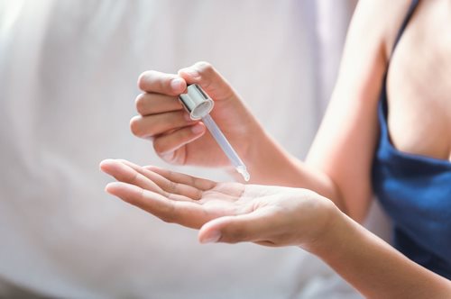 Γιατί πρέπει να φοράς ορό με ceramides;