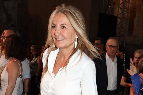 Η Μαρέβα Μητσοτάκη με μαύρο κοστούμι και slingback γόβες στην 88η ΔΕΘ