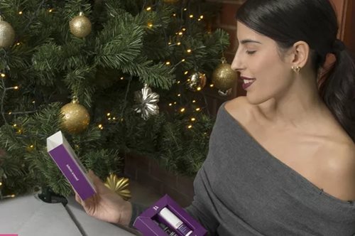H beauty director προτείνει τα skincare δώρα που κάθε γυναίκα θα χαιρόταν να λάβει φέτος τις γιορτές