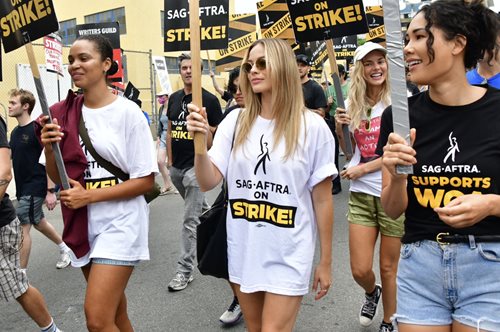 Η Μάργκοτ Ρόμπι σε πορεία ηθοποιών στο Χόλιγουντ