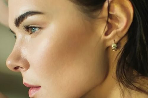 Nighttime Skincare Routine: Τα 5 βήματα που πρέπει οπωσδήποτε να έχει η βραδινή ρουτίνα περιποίησης