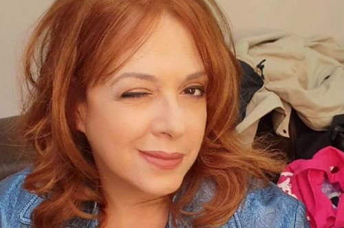 Ελένη Ράντου:  Η καλλιτεχνική φωτογραφία με πορτοκαλί μπικίνι