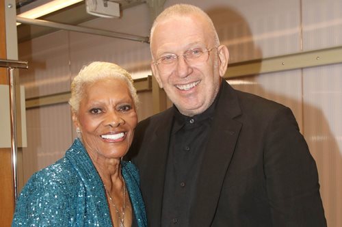 Ο 72χρονος Ζαν Πολ Γκοτιέ και η 83χρονη Ντιόν Γουόργουικ σε μια λαμπερή εμφάνιση στο Ηρώδειο