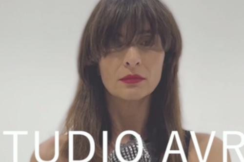 ACT I TO ACT V: Η Αντιγόνη Κουλουκάκου και η Μάρα Δεσύπρη μαζί στην ανατρεπτική συλλογή MM6 Spring–Summer 2022