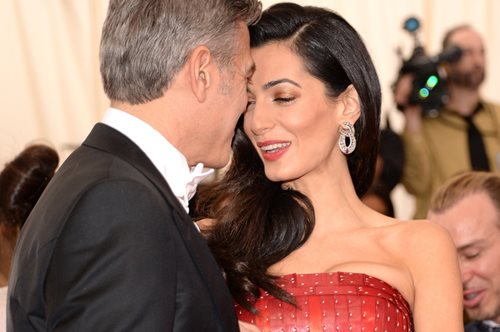 Το πιο τρελό δώρο που έλαβαν η Amal Alamuddin και ο George Clooney για τα δίδυμα