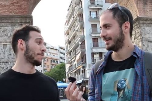 Η Αθήνα ή η Θεσσαλονίκη είναι καλύτερη; Ένας ΥouTuber ρωτάει περιαστικούς και γίνεται χαμός