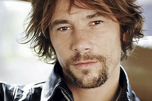 Ακυρώνεται η συναυλία των Jamiroquai στην Αθήνα. To ποστ που ανέβασε ο Jay Kay από το νοσοκομείο 