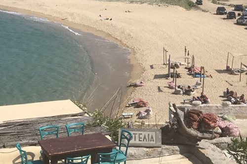 Αυτόφωρο για επιχειρηματία στη Μύκονο γιατί δεν ήθελε να χρεώνει τις ξαπλώστρες στους πελάτες